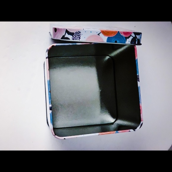 ✏️Initial “H” Keepsake Tin - Picture 3 of 3